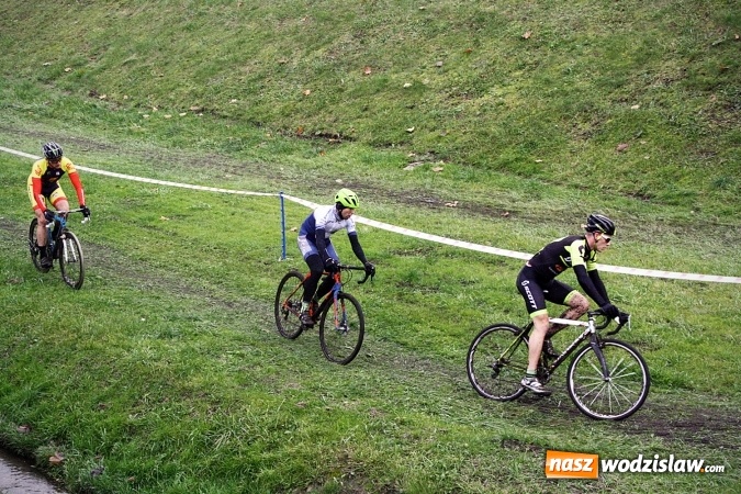 Zdjęcie w galerii na portalu naszwodzislaw.com: Emocje sportowe na wysokim poziomie. Mistrzostwa Rydułtów w kolarstwie przełajowym wiadomości z regionu