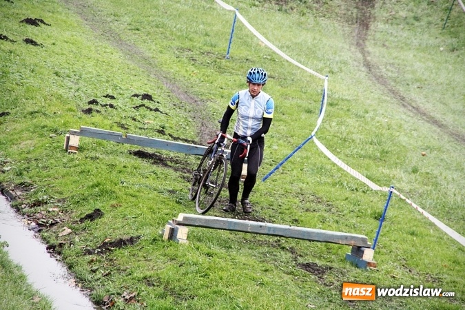 Zdjęcie w galerii na portalu naszwodzislaw.com: Emocje sportowe na wysokim poziomie. Mistrzostwa Rydułtów w kolarstwie przełajowym wiadomości z regionu