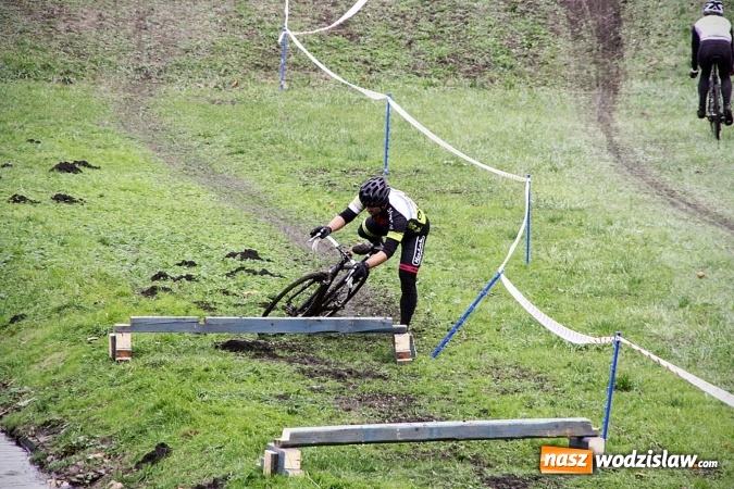 Zdjęcie w galerii na portalu naszwodzislaw.com: Emocje sportowe na wysokim poziomie. Mistrzostwa Rydułtów w kolarstwie przełajowym wiadomości z regionu