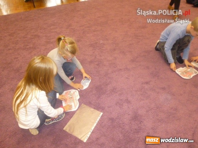 Zdjęcie w galerii na portalu naszwodzislaw.com: Przedszkolak bezpieczny na drodze. Policjanci zawitali do Gorzyczek  wiadomości z regionu