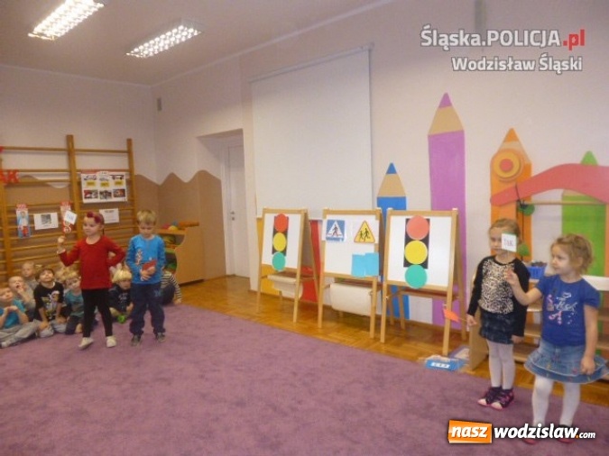 Zdjęcie w galerii na portalu naszwodzislaw.com: Przedszkolak bezpieczny na drodze. Policjanci zawitali do Gorzyczek  wiadomości z regionu