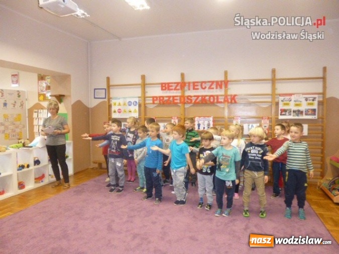 Zdjęcie w galerii na portalu naszwodzislaw.com: Przedszkolak bezpieczny na drodze. Policjanci zawitali do Gorzyczek  wiadomości z regionu