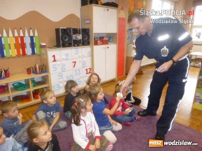 Zdjęcie w galerii na portalu naszwodzislaw.com: Przedszkolak bezpieczny na drodze. Policjanci zawitali do Gorzyczek  wiadomości z regionu