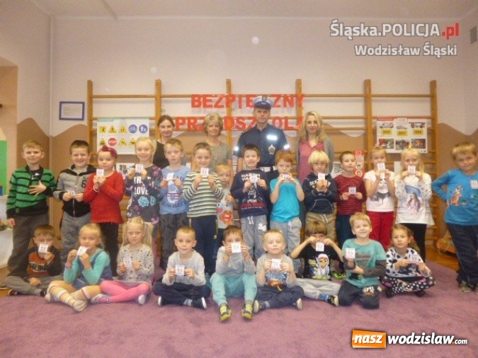 Zdjęcie w galerii na portalu naszwodzislaw.com: Przedszkolak bezpieczny na drodze. Policjanci zawitali do Gorzyczek  wiadomości z regionu