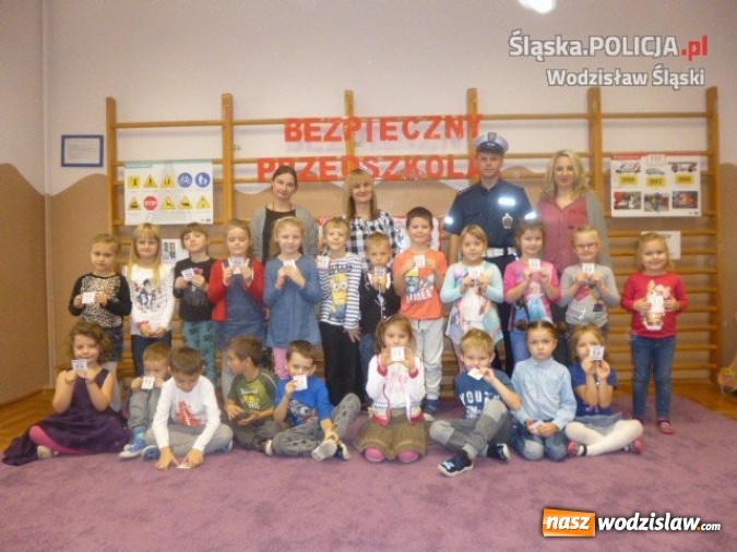 Zdjęcie w galerii na portalu naszwodzislaw.com: Przedszkolak bezpieczny na drodze. Policjanci zawitali do Gorzyczek  wiadomości z regionu