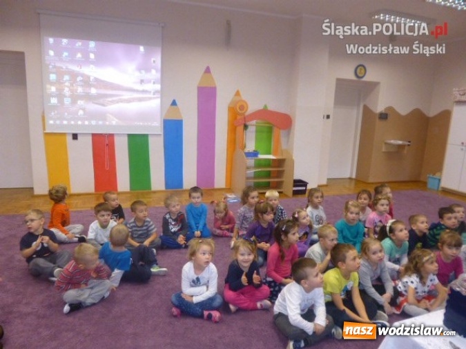 Zdjęcie w galerii na portalu naszwodzislaw.com: Przedszkolak bezpieczny na drodze. Policjanci zawitali do Gorzyczek  wiadomości z regionu