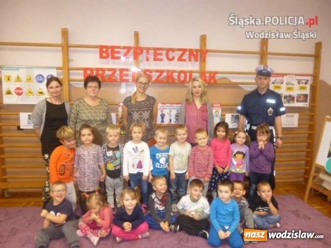 Zdjęcie w galerii na portalu naszwodzislaw.com: Przedszkolak bezpieczny na drodze. Policjanci zawitali do Gorzyczek  wiadomości z regionu