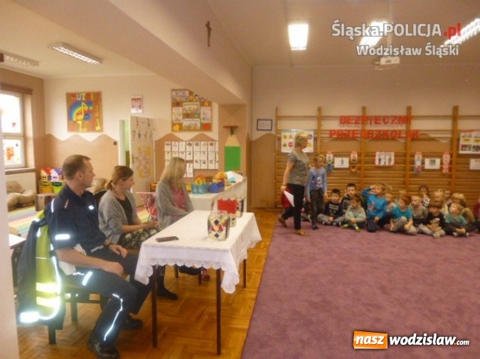 Zdjęcie w galerii na portalu naszwodzislaw.com: Przedszkolak bezpieczny na drodze. Policjanci zawitali do Gorzyczek  wiadomości z regionu