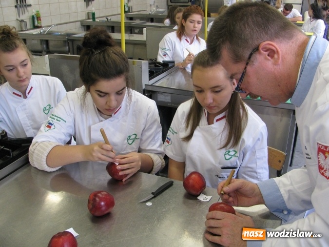 Zdjęcie w galerii na portalu naszwodzislaw.com: Carving, frutti di mare i środki czystości, czyli warsztaty Unity Line w Ekonomiku  wiadomości z regionu