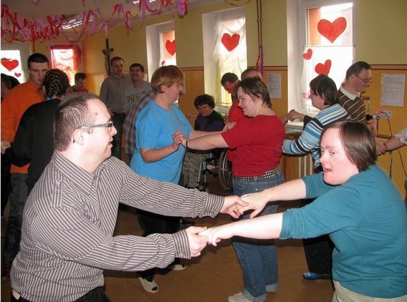 Zdjęcie w galerii na portalu naszwodzislaw.com: Walentynki łączą w zabawie wiadomości z regionu