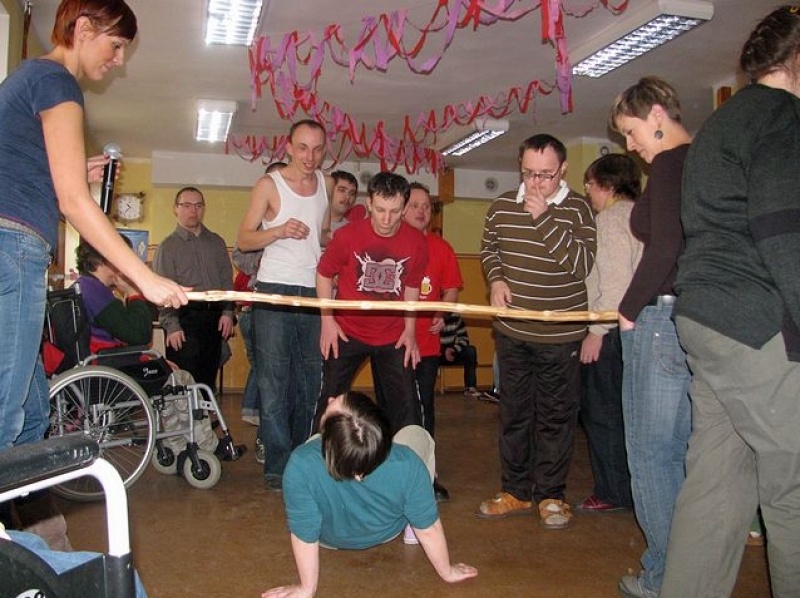 Zdjęcie w galerii na portalu naszwodzislaw.com: Walentynki łączą w zabawie wiadomości z regionu