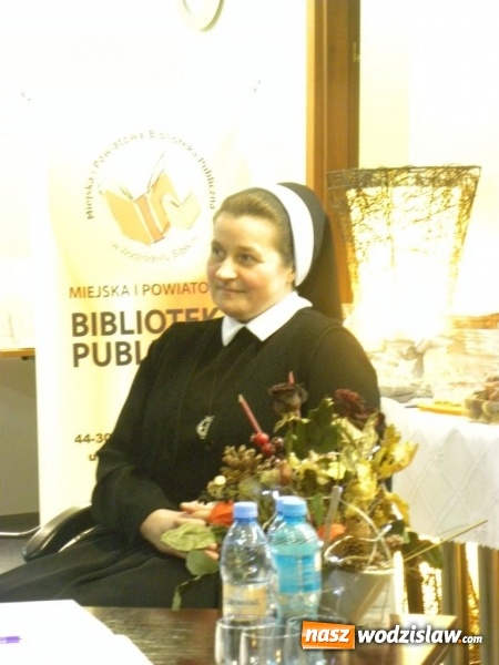 Zdjęcie w galerii na portalu naszwodzislaw.com: Spotkanie z siostrą Anastazją w wodzisławskiej bibliotece  wiadomości z regionu