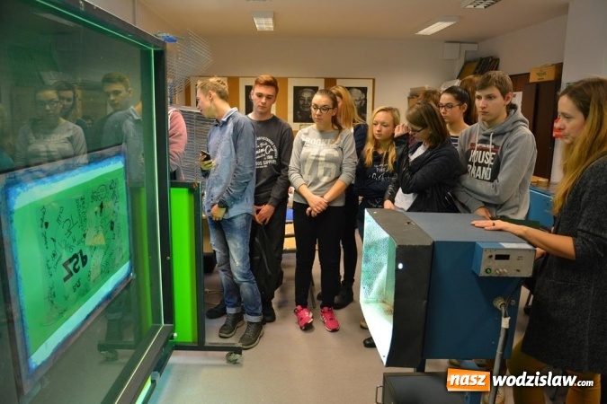Zdjęcie w galerii na portalu naszwodzislaw.com: Uczniowie z ZSP Pszów na warsztatach z sitodruku wiadomości z regionu