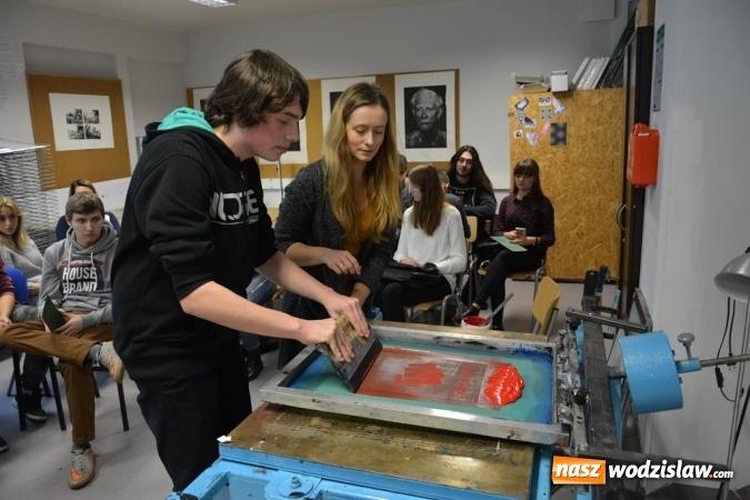 Zdjęcie w galerii na portalu naszwodzislaw.com: Uczniowie z ZSP Pszów na warsztatach z sitodruku wiadomości z regionu