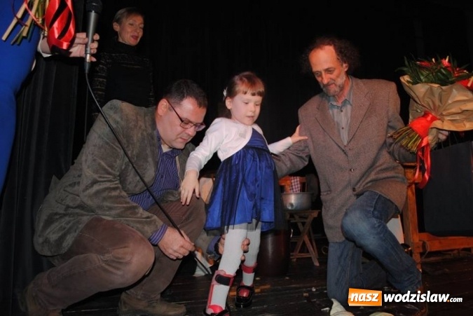 Zdjęcie w galerii na portalu naszwodzislaw.com: Scena Gołkowice pomaga Berenice. Zebrano 7 tysięcy złotych wiadomości z regionu