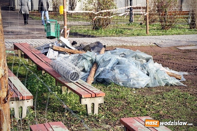 Zdjęcie w galerii na portalu naszwodzislaw.com: Wodzisławska muszla koncertowa rozebrana  wiadomości z regionu