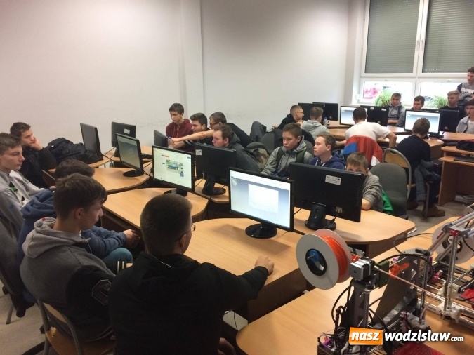 Zdjęcie w galerii na portalu naszwodzislaw.com: Gimnazjaliści i uczniowie szkoły podstawowej na warsztatach w PCKZiU  wiadomości z regionu