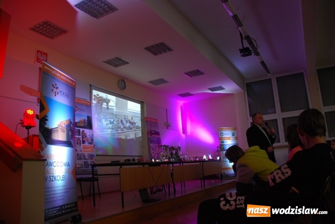 Zdjęcie w galerii na portalu naszwodzislaw.com: Gimnazjaliści i uczniowie szkoły podstawowej na warsztatach w PCKZiU  wiadomości z regionu