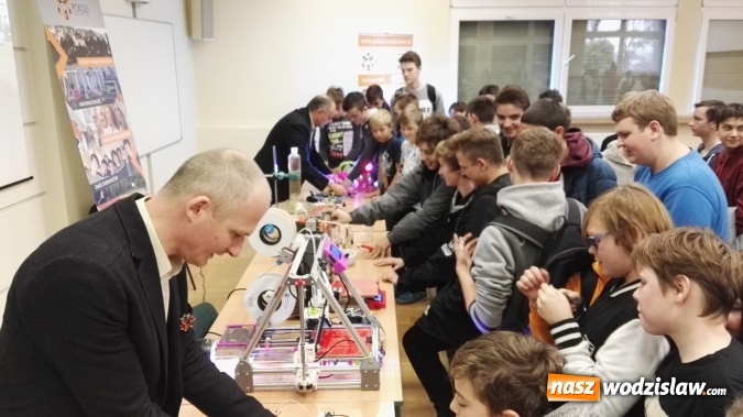 Zdjęcie w galerii na portalu naszwodzislaw.com: Gimnazjaliści i uczniowie szkoły podstawowej na warsztatach w PCKZiU  wiadomości z regionu