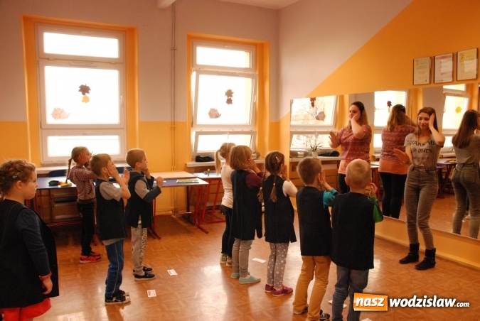 Zdjęcie w galerii na portalu naszwodzislaw.com: Wspólne uczcili Światowy Dzień Postaci z Bajek  wiadomości z regionu