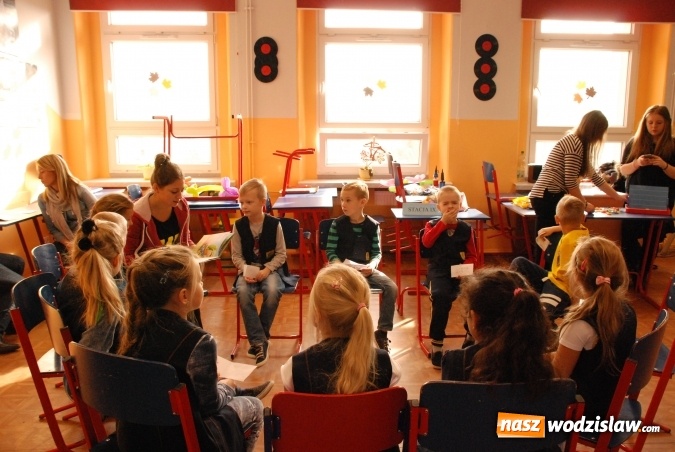 Zdjęcie w galerii na portalu naszwodzislaw.com: Wspólne uczcili Światowy Dzień Postaci z Bajek  wiadomości z regionu