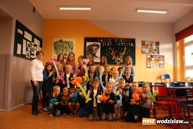 Zdjęcie w galerii na portalu naszwodzislaw.com: Wspólne uczcili Światowy Dzień Postaci z Bajek  wiadomości z regionu