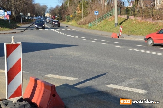 Zdjęcie w galerii na portalu naszwodzislaw.com: Bezpieczniej na skrzyżowaniu. Inwestycja ta ma rozwiązać problem zalewisk na ul. Pszowskiej  wiadomości z regionu