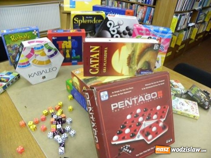 Zdjęcie w galerii na portalu naszwodzislaw.com: Głową i pionkiem, czyli wieczór z planszówkami w wodzisławskiej Bibliotece wiadomości z regionu