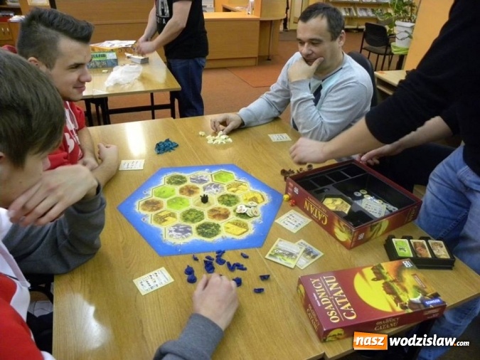 Zdjęcie w galerii na portalu naszwodzislaw.com: Głową i pionkiem, czyli wieczór z planszówkami w wodzisławskiej Bibliotece wiadomości z regionu