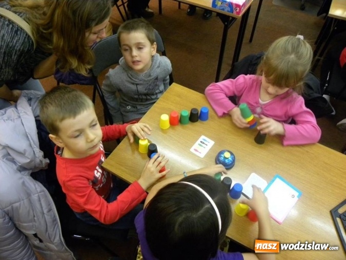 Zdjęcie w galerii na portalu naszwodzislaw.com: Głową i pionkiem, czyli wieczór z planszówkami w wodzisławskiej Bibliotece wiadomości z regionu