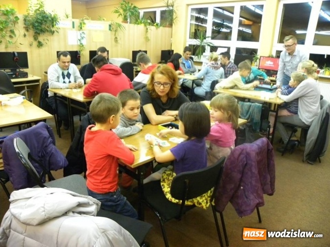 Zdjęcie w galerii na portalu naszwodzislaw.com: Głową i pionkiem, czyli wieczór z planszówkami w wodzisławskiej Bibliotece wiadomości z regionu