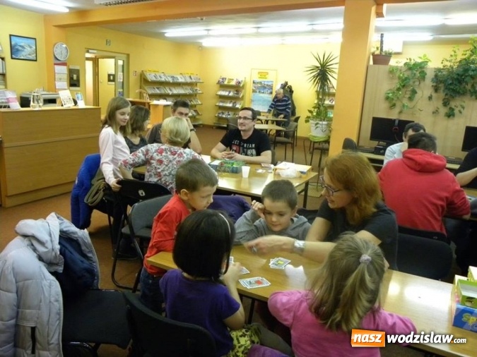 Zdjęcie w galerii na portalu naszwodzislaw.com: Głową i pionkiem, czyli wieczór z planszówkami w wodzisławskiej Bibliotece wiadomości z regionu