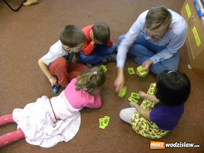 Zdjęcie w galerii na portalu naszwodzislaw.com: Głową i pionkiem, czyli wieczór z planszówkami w wodzisławskiej Bibliotece wiadomości z regionu