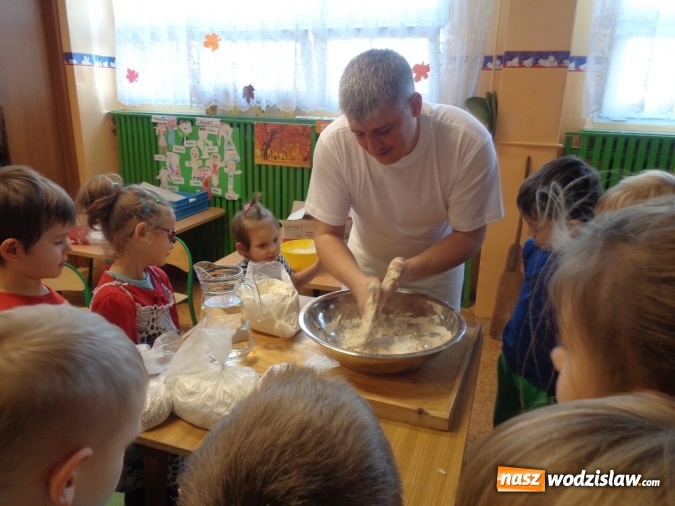 Zdjęcie w galerii na portalu naszwodzislaw.com: Przedszkolaki poznały pracę piekarza  wiadomości z regionu