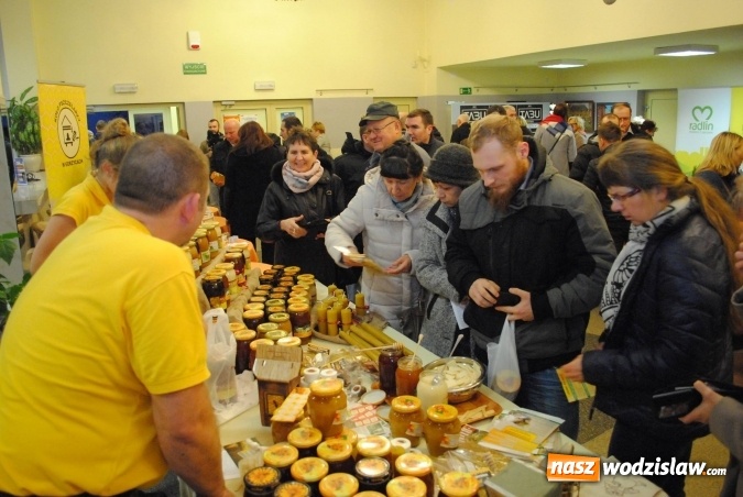 Zdjęcie w galerii na portalu naszwodzislaw.com: Tłumy na drugiej edycji Jarmarku Pszczelego w Radlinie! wiadomości z regionu