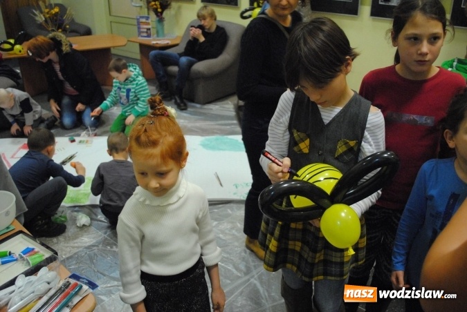 Zdjęcie w galerii na portalu naszwodzislaw.com: Tłumy na drugiej edycji Jarmarku Pszczelego w Radlinie! wiadomości z regionu