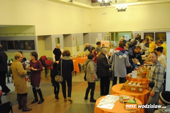 Zdjęcie w galerii na portalu naszwodzislaw.com: Tłumy na drugiej edycji Jarmarku Pszczelego w Radlinie! wiadomości z regionu