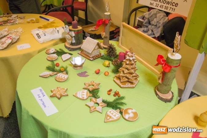 Zdjęcie w galerii na portalu naszwodzislaw.com: Tłumy na drugiej edycji Jarmarku Pszczelego w Radlinie! wiadomości z regionu