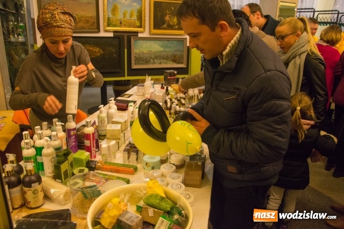 Zdjęcie w galerii na portalu naszwodzislaw.com: Tłumy na drugiej edycji Jarmarku Pszczelego w Radlinie! wiadomości z regionu