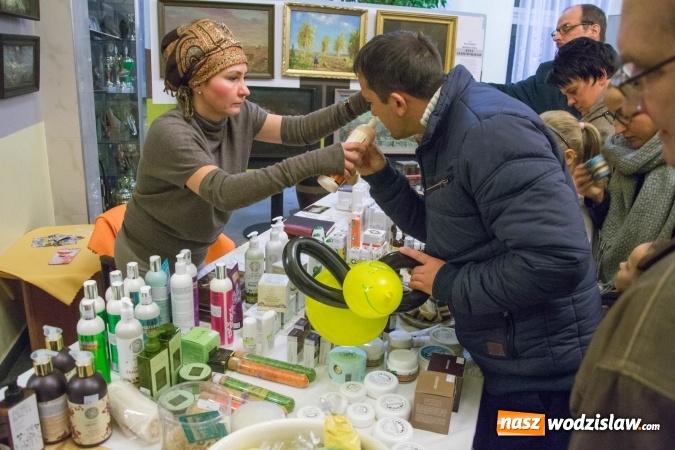 Zdjęcie w galerii na portalu naszwodzislaw.com: Tłumy na drugiej edycji Jarmarku Pszczelego w Radlinie! wiadomości z regionu