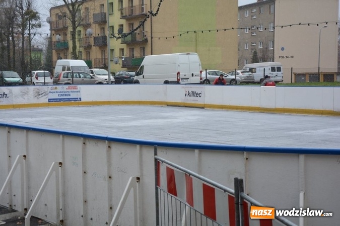 Zdjęcie w galerii na portalu naszwodzislaw.com: Wodzisław: trwa budowa lodowiska. Otwarcie prawdopodobnie w piątek wiadomości z regionu