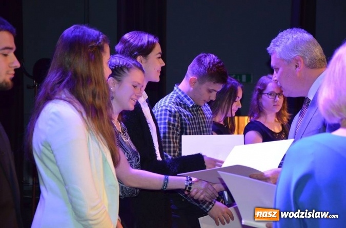 Zdjęcie w galerii na portalu naszwodzislaw.com: 11 uczniów z naszego powiatu otrzymało stypendia Prezesa Rady Ministrów wiadomości z regionu