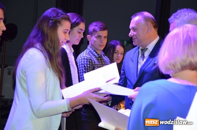 Zdjęcie w galerii na portalu naszwodzislaw.com: 11 uczniów z naszego powiatu otrzymało stypendia Prezesa Rady Ministrów wiadomości z regionu