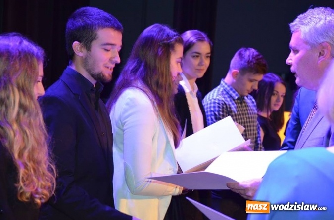 Zdjęcie w galerii na portalu naszwodzislaw.com: 11 uczniów z naszego powiatu otrzymało stypendia Prezesa Rady Ministrów wiadomości z regionu