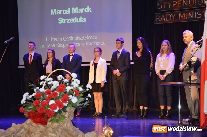 Zdjęcie w galerii na portalu naszwodzislaw.com: 11 uczniów z naszego powiatu otrzymało stypendia Prezesa Rady Ministrów wiadomości z regionu