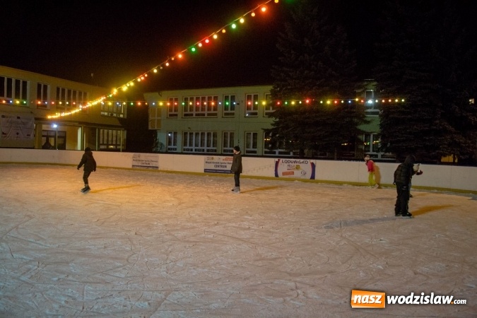Zdjęcie w galerii na portalu naszwodzislaw.com: Wodzisław: lodowisko miejskie już czynne  wiadomości z regionu
