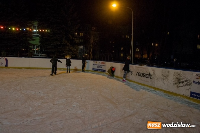 Zdjęcie w galerii na portalu naszwodzislaw.com: Wodzisław: lodowisko miejskie już czynne  wiadomości z regionu