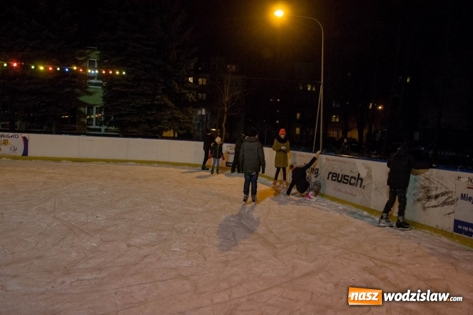 Zdjęcie w galerii na portalu naszwodzislaw.com: Wodzisław: lodowisko miejskie już czynne  wiadomości z regionu