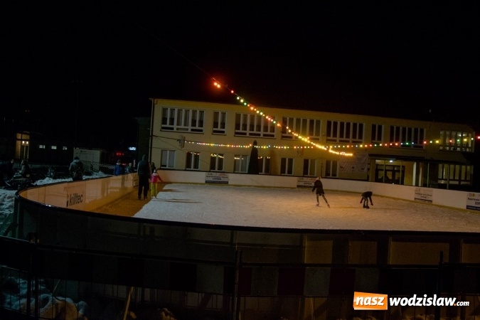 Zdjęcie w galerii na portalu naszwodzislaw.com: Wodzisław: lodowisko miejskie już czynne  wiadomości z regionu