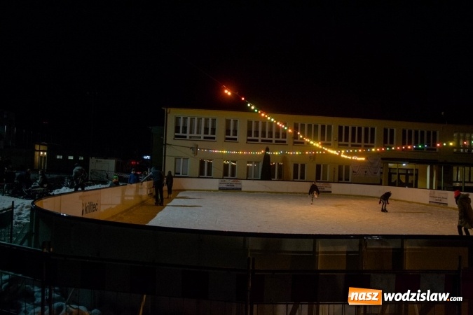Zdjęcie w galerii na portalu naszwodzislaw.com: Wodzisław: lodowisko miejskie już czynne  wiadomości z regionu